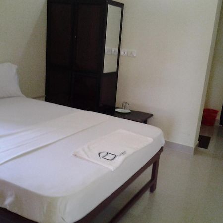 La Mirban Hotell Varkala Exteriör bild